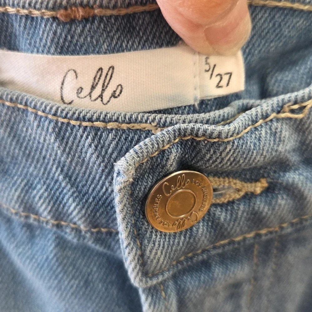 Cello Destroyed Knee Jean Size 5 - Picture 3 of 3